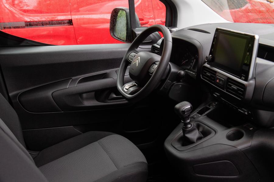 Интерьер Citroen Berlingo Van 2018 года  (WW) (фото 29 из 40)